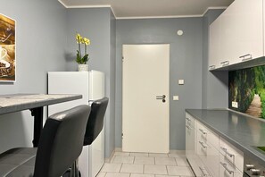 Fridge, microwave, oven, stovetop