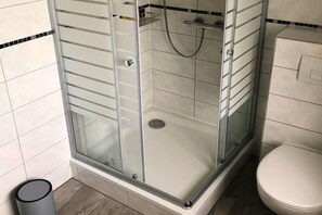 Shower, hair dryer - Apartment in Pellingen near Saar-Hunsrück (Pellingen)