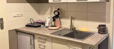 冰箱、微波炉、炉灶、茶具/咖啡用具