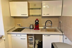 Fridge, microwave, stovetop, coffee/tea maker