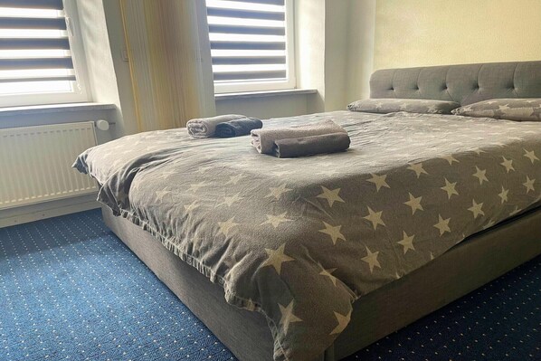 1 bedroom, iron/ironing board, internet