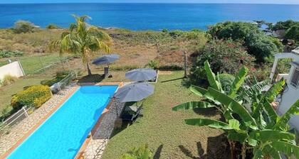 Apartment with breathtaking sea views. Ten minutes from the beach and shops.