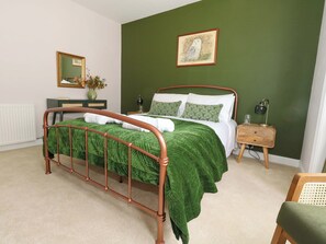 3 bedrooms, individually decorated, individually furnished, free WiFi