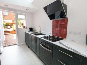 Dishwasher, cookware/dishes/utensils