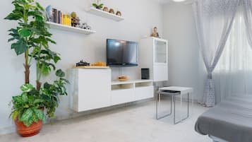 1 slaapkamer, een strijkplank/strijkijzer, wifi, beddengoed