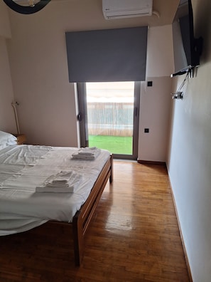 1 habitación, tabla de planchar con plancha, wifi y ropa de cama