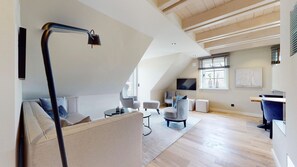 Fernseher, Tischtennisplatte