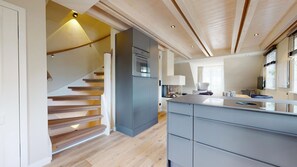 Unclassified image, 3 of 17, button