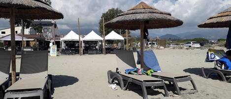 Tæt på stranden, liggestole