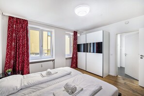 2 habitaciones, tabla de planchar con plancha, wifi y ropa de cama 
