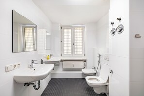 Douche, sèche-cheveux