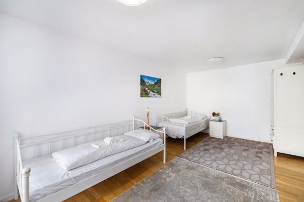 2 chambres, fer et planche à repasser, Wi-Fi, draps fournis