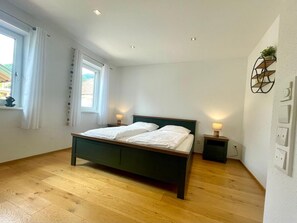 2 bedrooms, WiFi, bed sheets