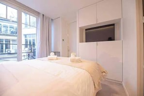 2 bedrooms, desk, iron/ironing board, free WiFi
