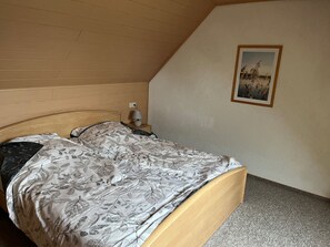 1 bedroom, travel cot, WiFi