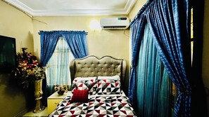 1 quarto, ferros/tábuas de passar roupa, acesso à internet