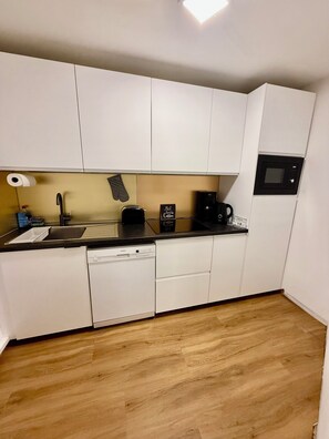 Microwave, stovetop, dishwasher