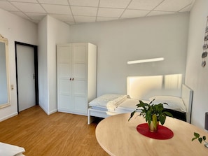 2 habitaciones, tabla de planchar con plancha y wifi gratis 