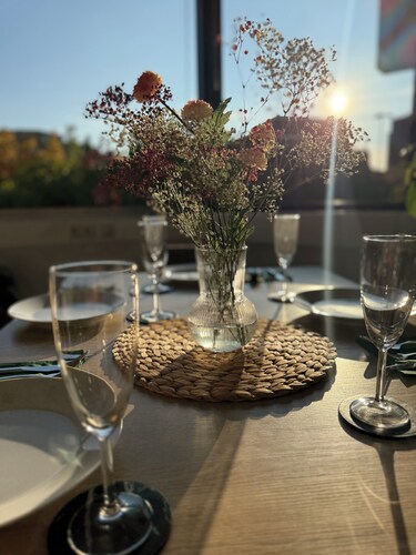 City Center Retreat/ 1 min Train Station