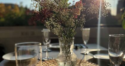 City Center Retreat/ 1 min Train Station