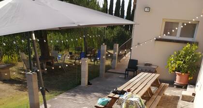 Appartement 'à La Campagne' avec Vue sur la Montagne, Terrasse Privée et Wi-Fi