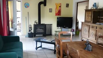 TV, fireplace, DVD player