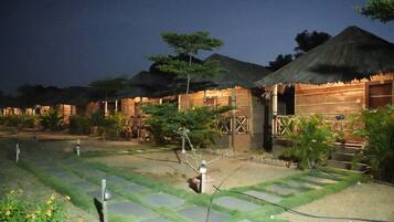 Basic Double Room | Free WiFi, bed sheets
