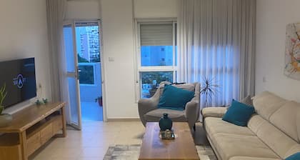 4-bedroom apartment. Clean, with a lot of space, light. next to shopping centre