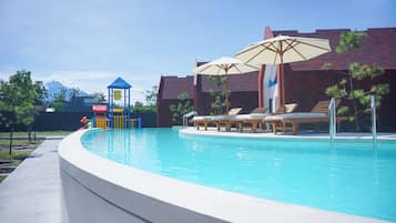 Kolam renang terbuka