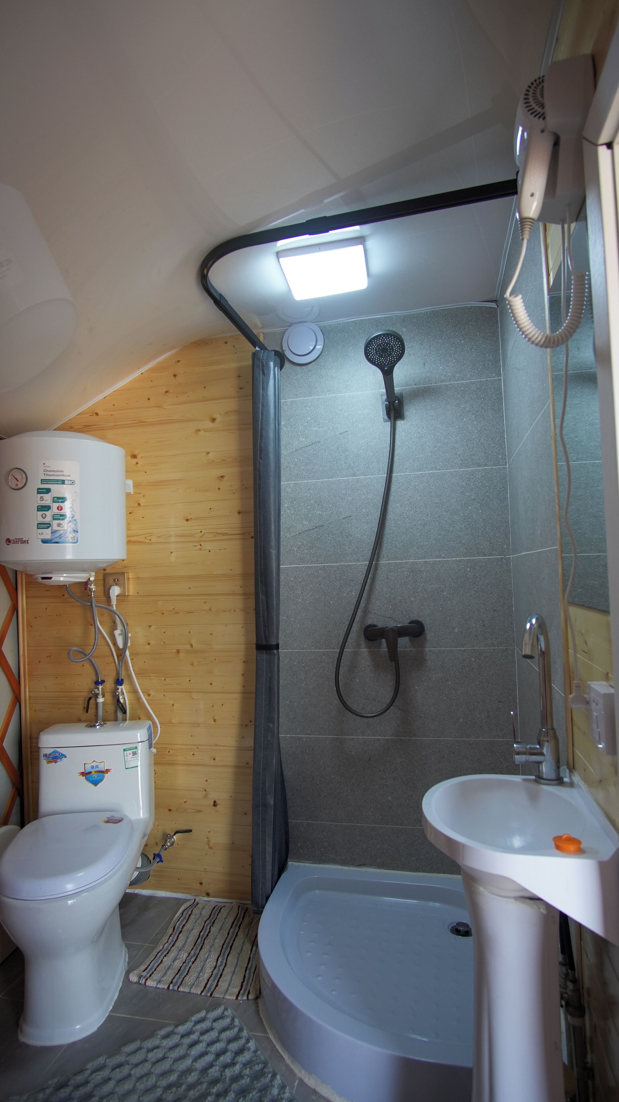 Deluxe Double Room, Mountain View | Bathroom | Slippers