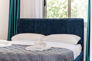 WiFi, bed sheets
