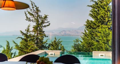 Lake Whisper Villa by PikHost