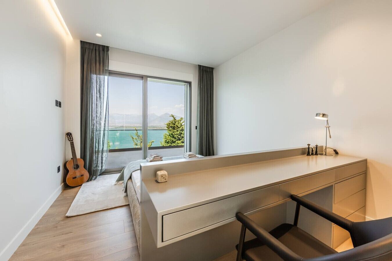 4 dormitorios, escritorio, tabla de planchar con plancha y wifi