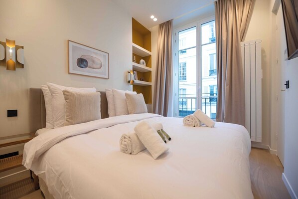 2 bedrooms, iron/ironing board, Internet, bed sheets