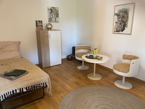 2 bedrooms, iron/ironing board, free WiFi, bed sheets