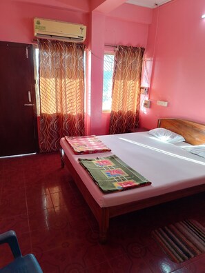 مكتب ومساحة عمل للكمبيوتر المحمول وواي فاي مجانًا