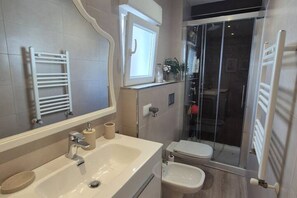 Bathroom - 1A158 Spacious Apt downtown Gijon (Gijón)