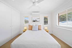 4 bedrooms, desk, iron/ironing board, travel cot - Acacia Family Oasis: Pool & Steps to Shelly Beach (Caloundra Region)