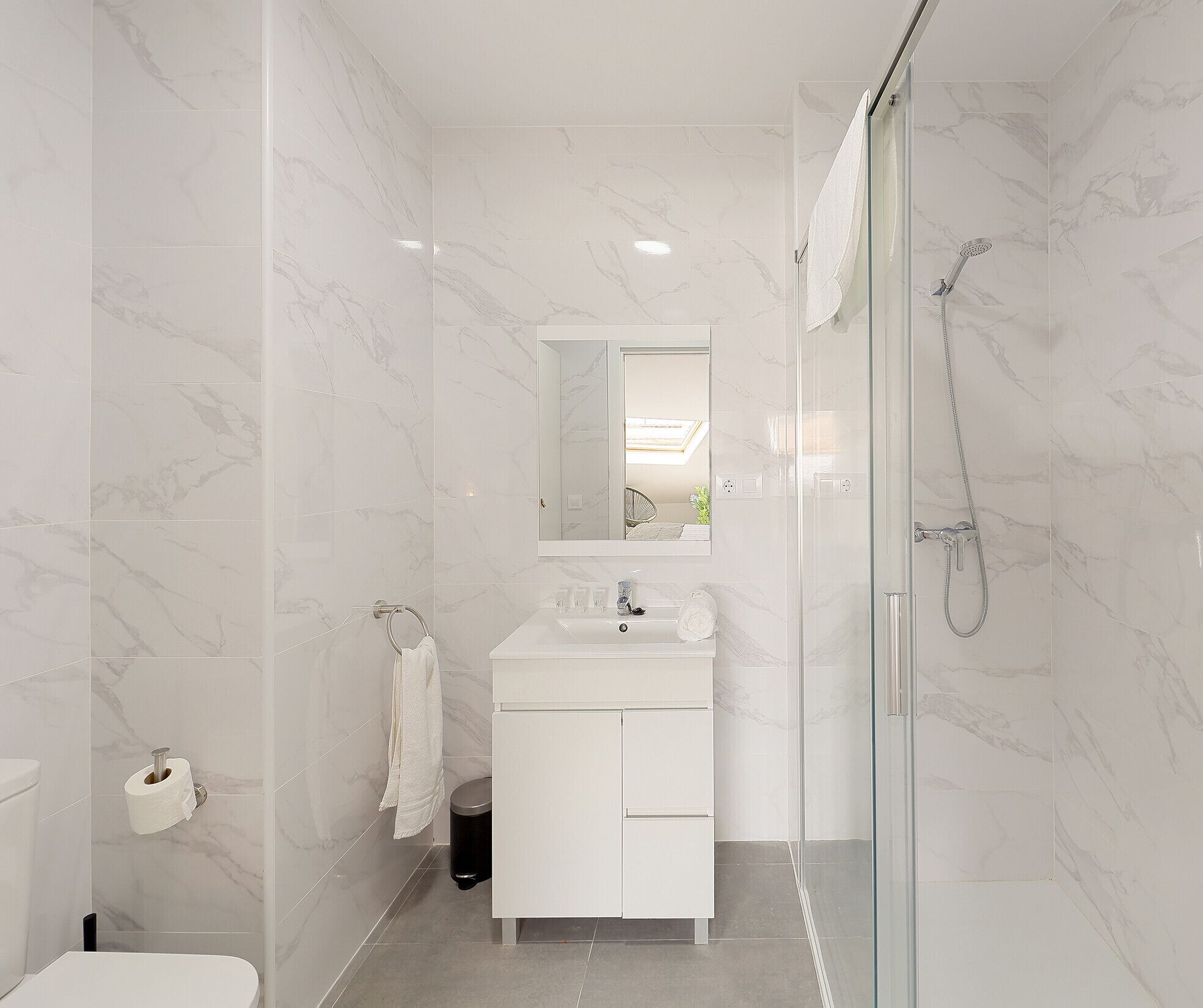 Dusche, Haartrockner, Handtücher