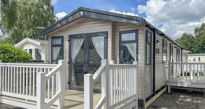 Ousbrough Tail-Wag Retreat - UK50088