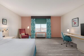 Hypo-allergenic bedding, iron/ironing board, cots/infant beds - Hilton Garden Inn Hutchinson (Hutchinson)