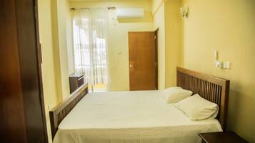 3 chambres, fer et planche à repasser, Wi-Fi, draps fournis