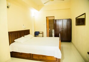 3 makuuhuonetta, silitysrauta/-lauta, Wi-Fi, vuodevaatteet