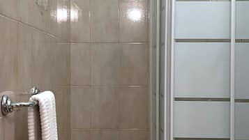 Apartment, Küche | Badezimmer | Haartrockner, Handtücher, Seife, Shampoo