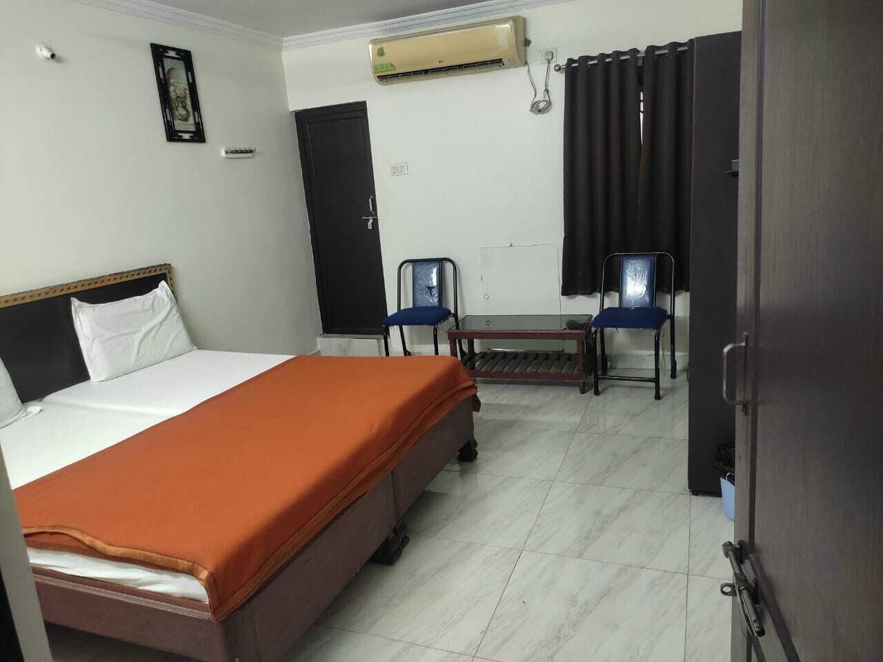 Double Room | In-room safe, laptop workspace, free WiFi