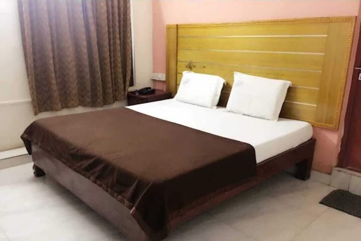 Double Room | In-room safe, laptop workspace, free WiFi