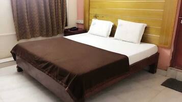 Double Room | In-room safe, laptop workspace, free WiFi