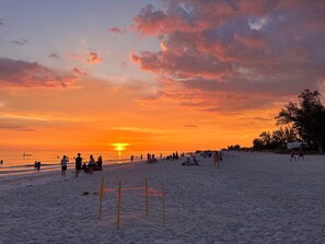 Aurinkotuoleja, rantapyyhkeitä