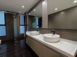Apartment, 3 Bedrooms | Bathroom | Hair dryer, towels, soap, shampoo - Expressionz Suites by Manhattan Group  (Kuala Lumpur)