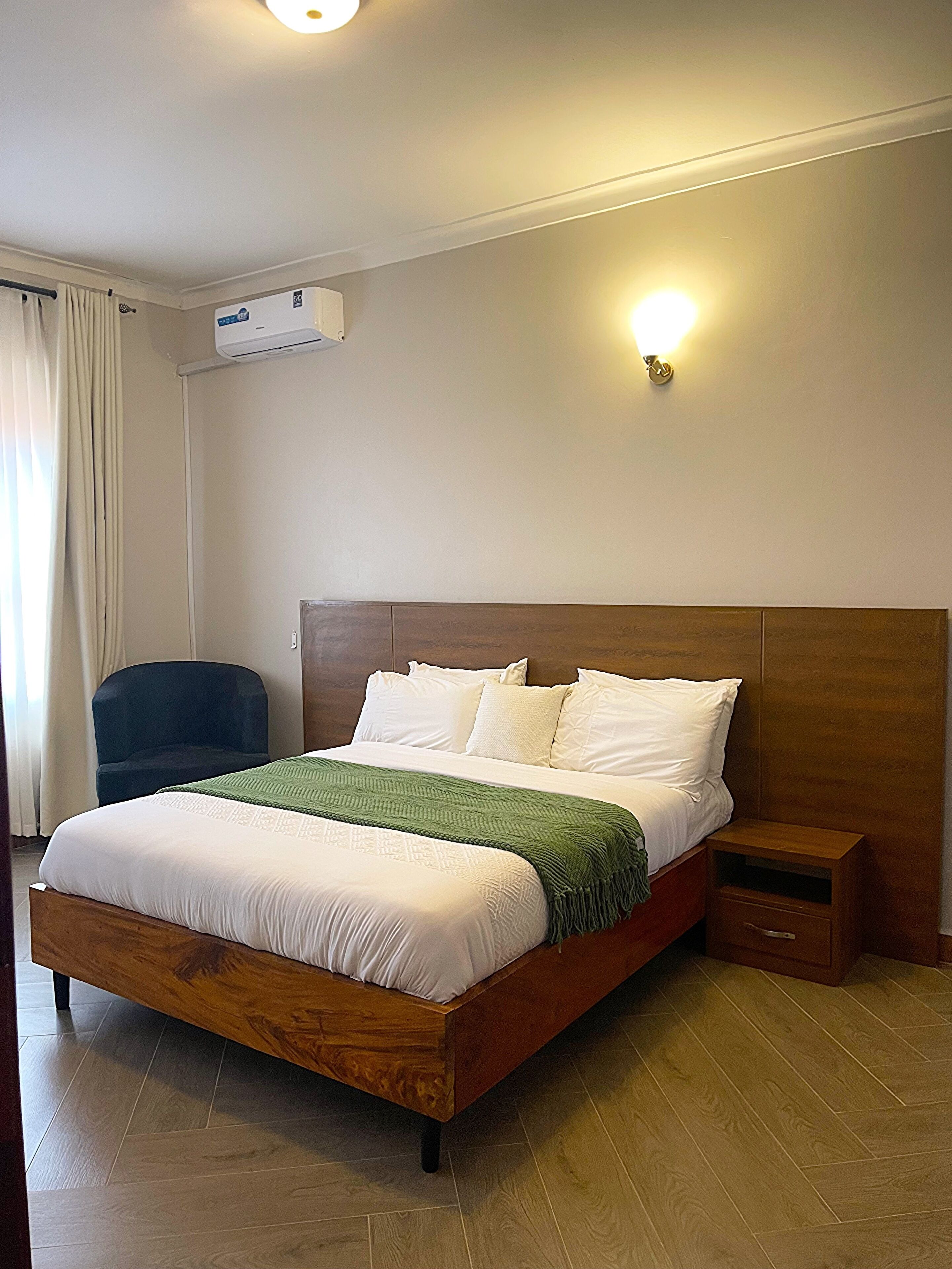 1 slaapkamer, een strijkplank/strijkijzer, wifi, beddengoed